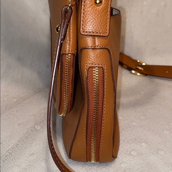 *SOLD*Nordstrom Bella Leather Crossbody Bag - Picture 5 of 14